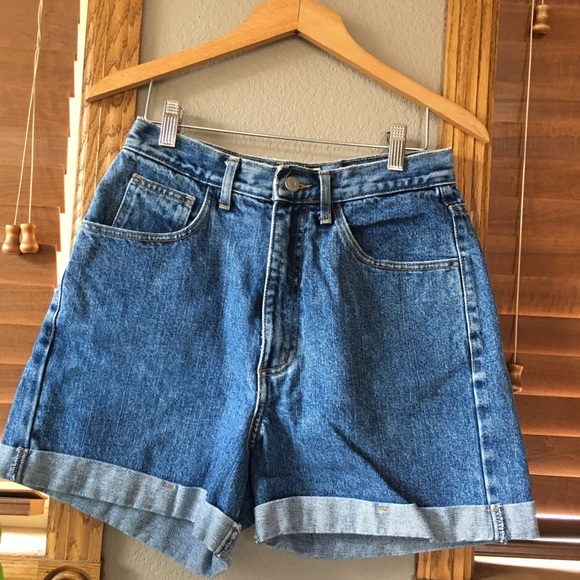 Vintage GUESS High Waisted Shorts - Picture 4 of 5